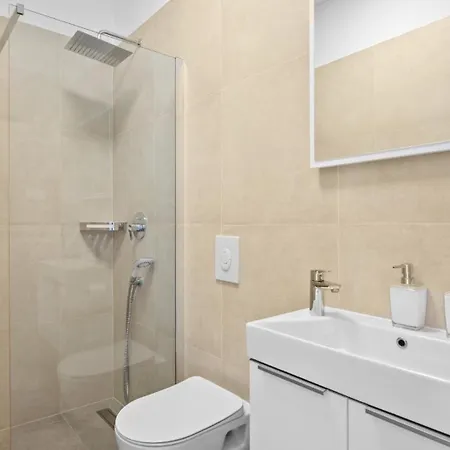Apartment Dina For 6, Okrug Gornji, Sea View, Pool
