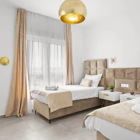 Apartment Dina For 6, Okrug Gornji, Sea View, Pool *