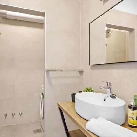 Apartment Dina For 6, Okrug Gornji, Sea View, Pool