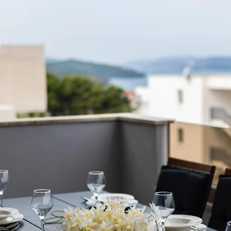 Apartment Dina For 6, Okrug Gornji, Sea View, Pool Trogir