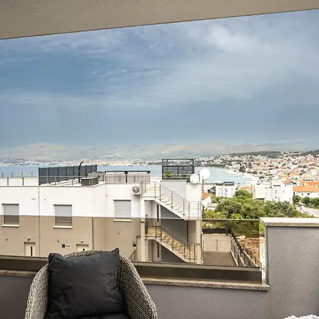 Apartment Dina For 6, Okrug Gornji, Sea View, Pool Trogir